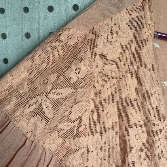 Gimmicks by BKE Peach Lace Blouse - Picture 2 of 7